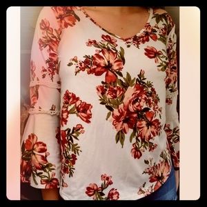 Women's Floral Top W/Flared sleeve